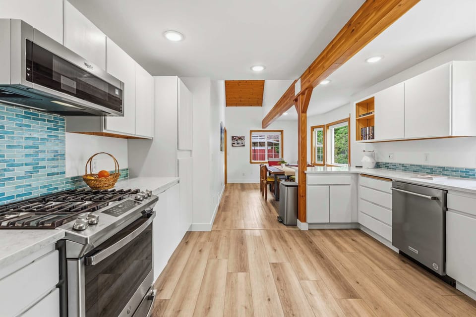 Fully equipped kitchen with all the space you could ask for 