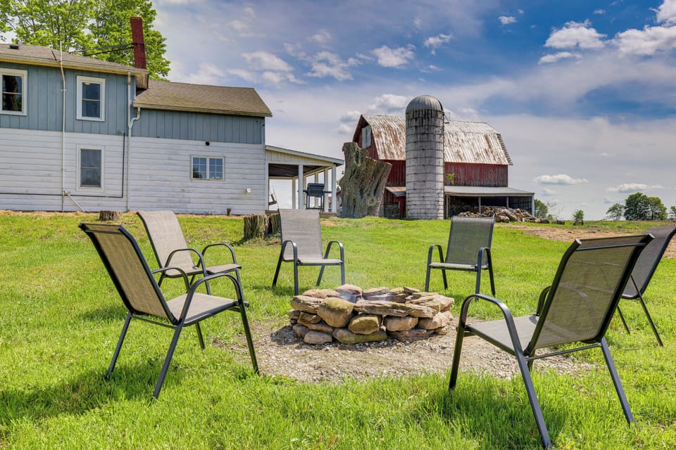 Yard | Fire Pit | Outdoor Seating