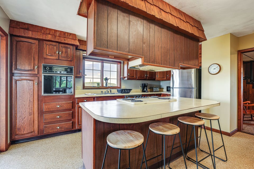 Kitchen | 1st Floor | Cooking Basics | Breakfast Bar | Free WiFi