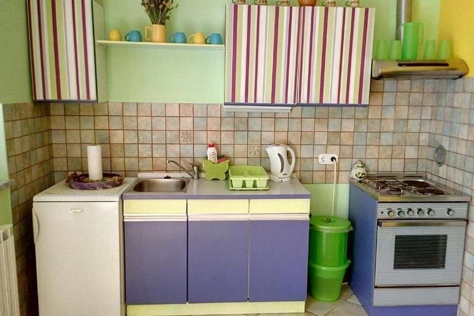 Kitchen 1