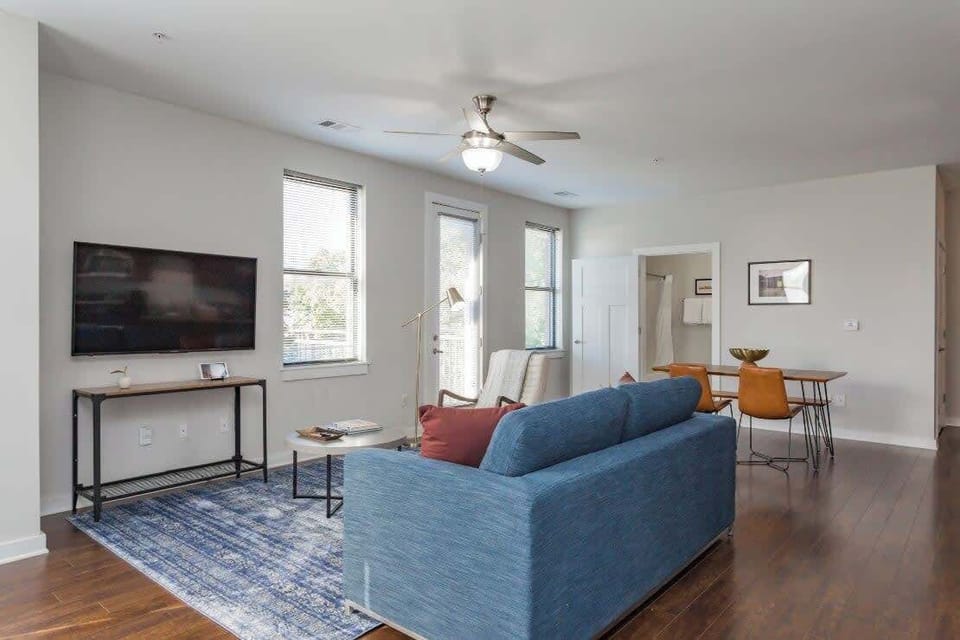 CozySuites Music Row – Luxe 2BR w/free parking!