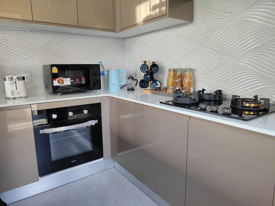 Full kitchen