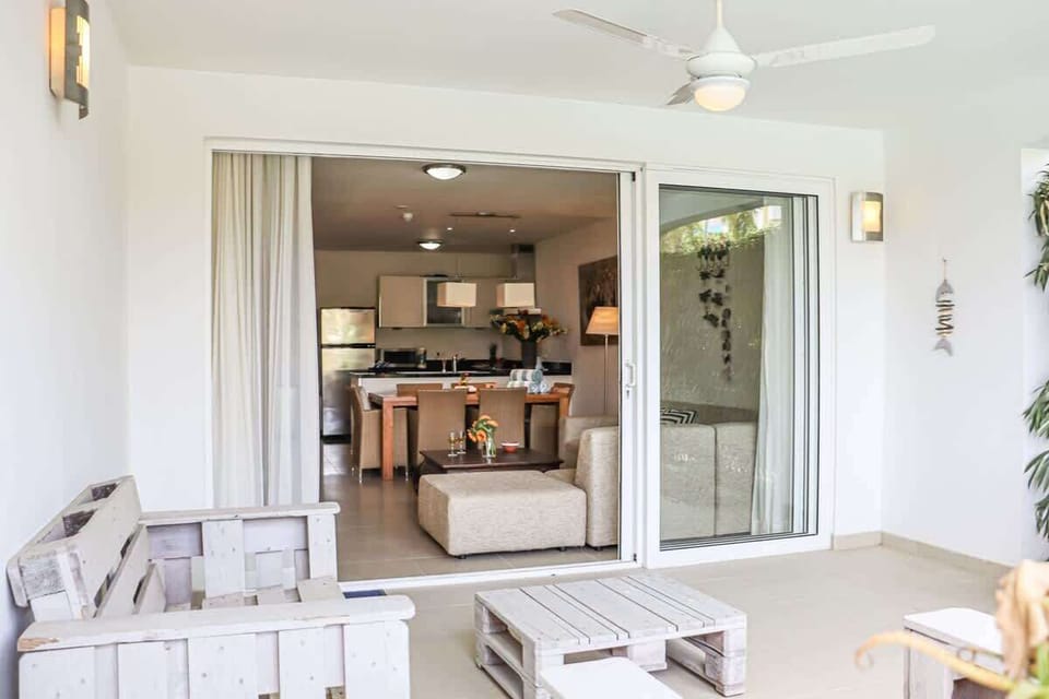 2-bedroom Vacation Rental Apartment in the Blue Bay Golf & Beach Resort with Pool-access, Photo 5