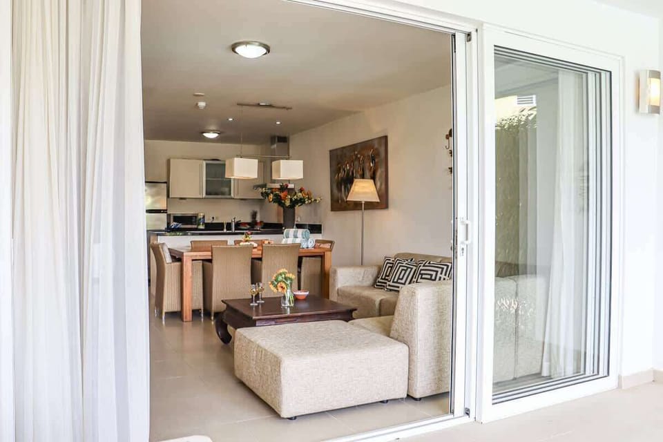 2-bedroom Vacation Rental Apartment in the Blue Bay Golf & Beach Resort with Pool-access, Photo 6