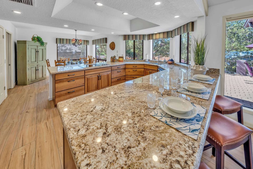 Complete With Breakfast Bar Too!