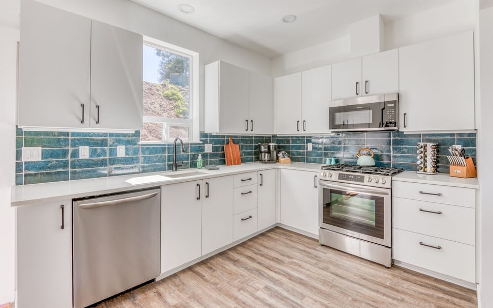 Kitchen w/Range & Dishwasher