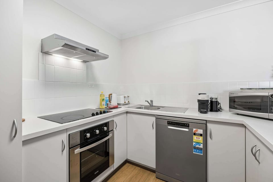 Kitchen - Fully equipped kitchen with microwave, fridge/freezer, dishwasher &  rice cooker