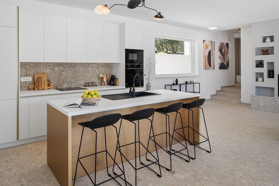 A fully equipped kitchen with all the appliances you need for a comfortable stay