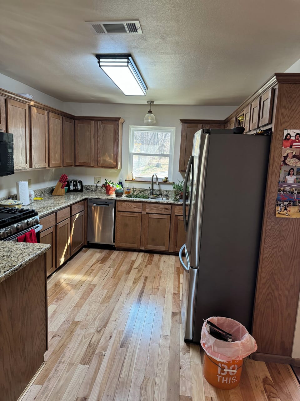 Fully equipped kitchen to prepare and serve meals