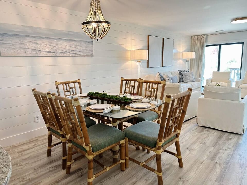 Seating for 6, including 4 stools at the kithcen counter. 
