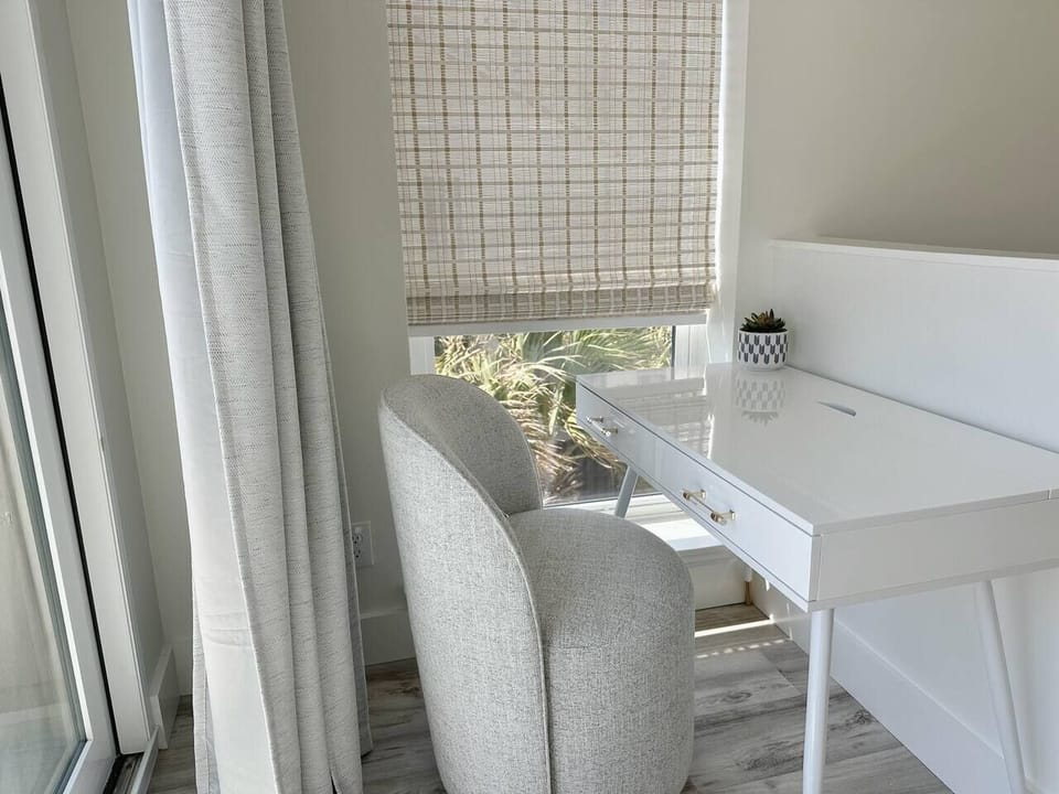 Small workspace in 3rd floor master bedroom. 