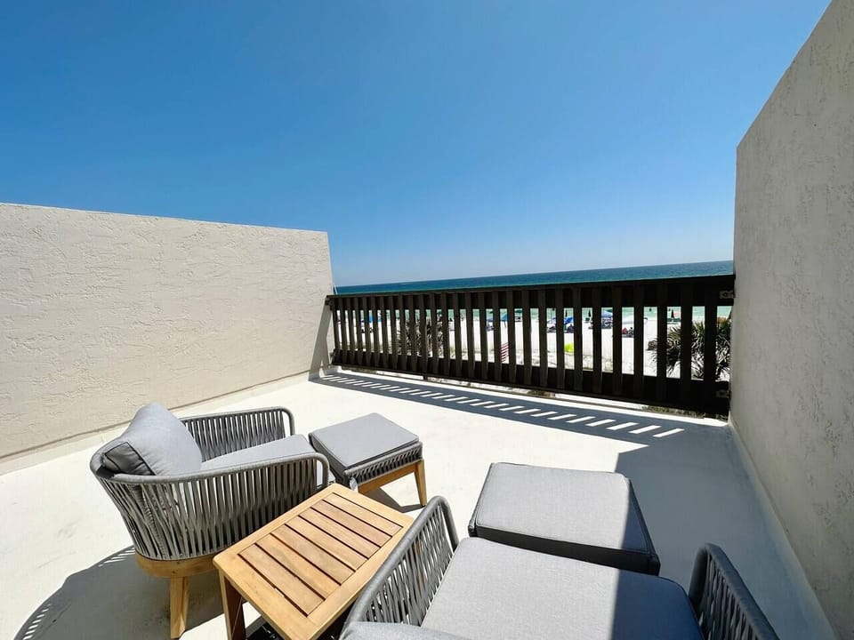 3rd floor balcony. 