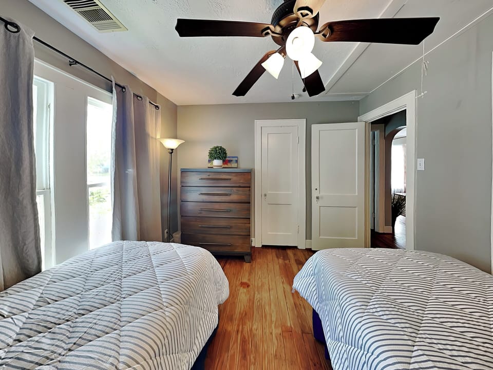 Second Bedroom - Two Twin Beds