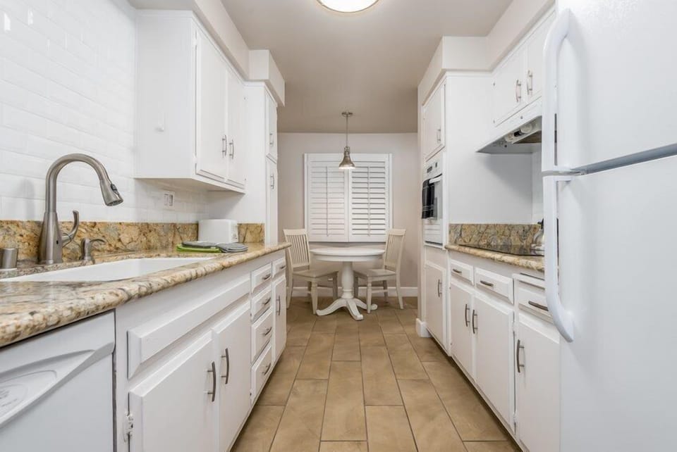 221-00707kitchen