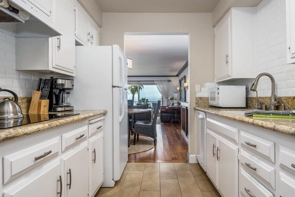 221-00808kitchen