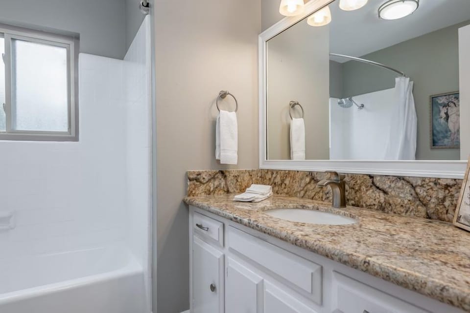 221-01111masterbathroom