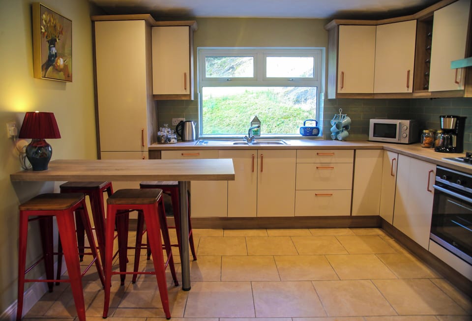 Fully fitted kitchen