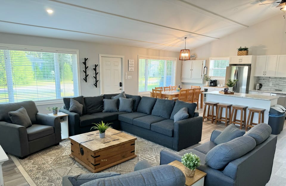 Family Room (2)