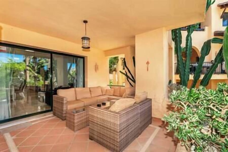 Beautiful balcony has an outdoor sofa set to enjoy delicious snacks (2)