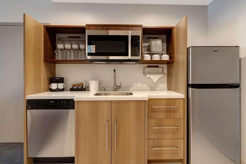Cook and snack easily with full fridge and microwave.