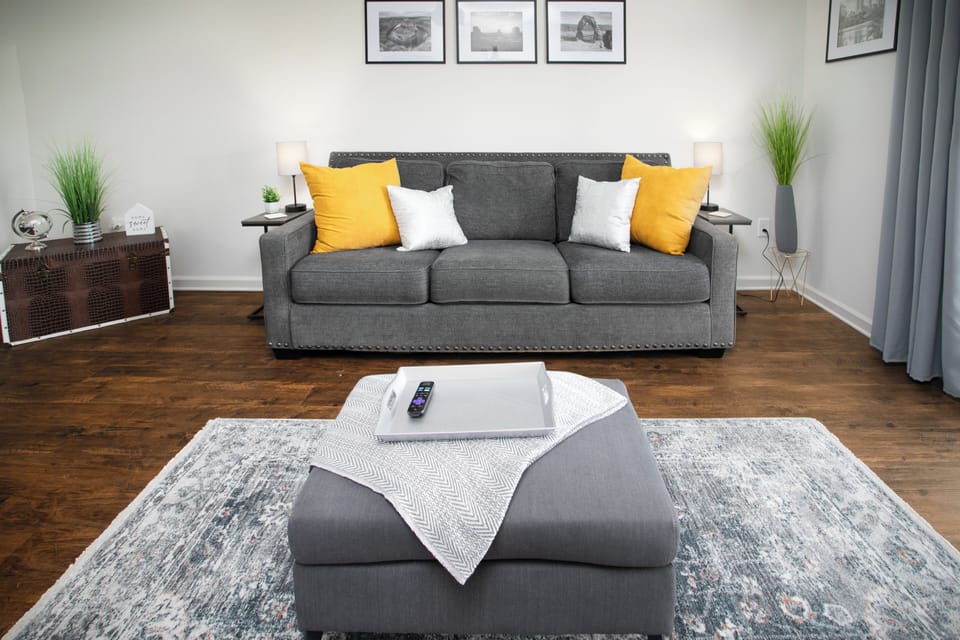 Spacious one bedroom with cozy comfortable bed in Madison. Pool & Gym onsite.