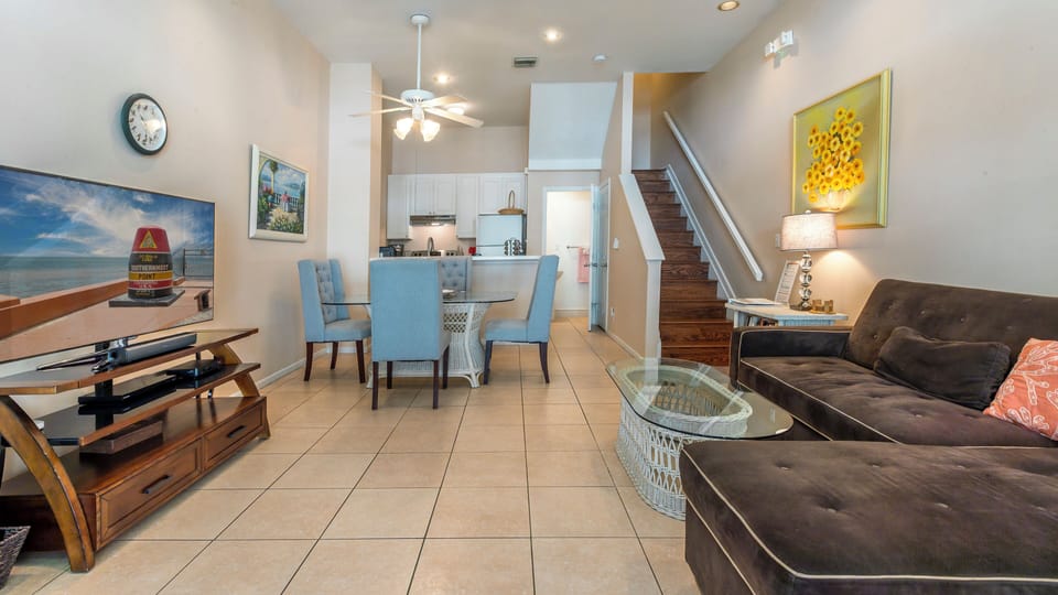 Living / Dining Area