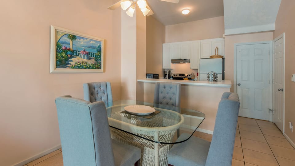 Living / Dining Area