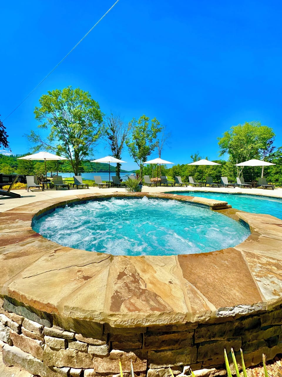 Hot tub/pool combo, can’t get better than that!