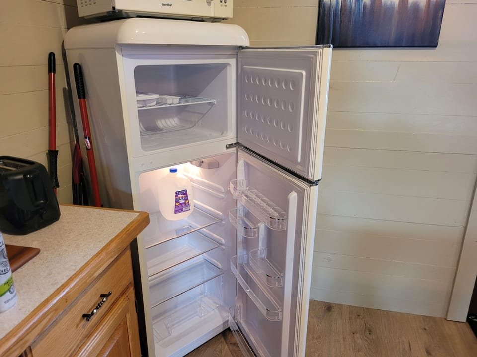 Mini fridge/freezer