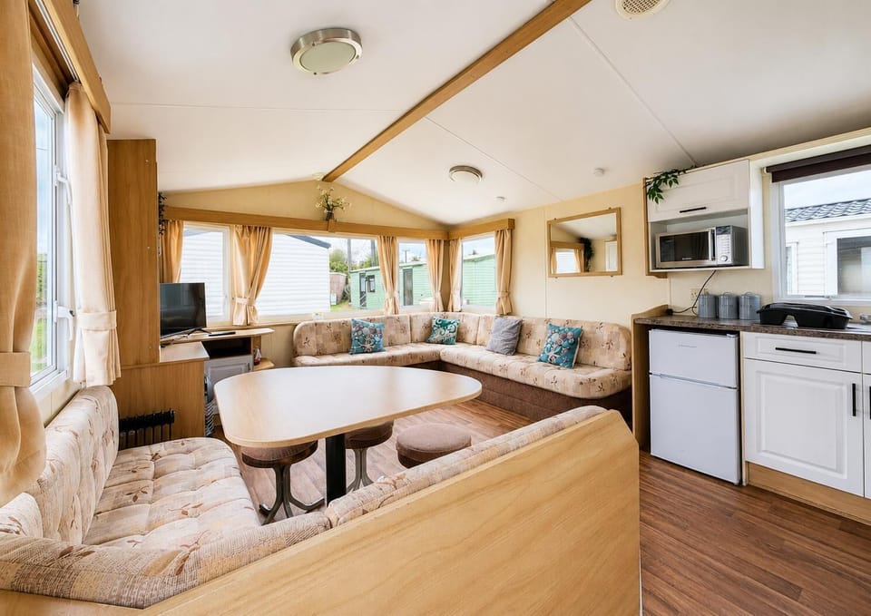 Looking for last minute holidays in the UK? Head to Heacham Beach Norfolk for dog-friendly mini breaks, unforgettable caravan holidays in Norfolk, and the convenience of a bathroom in a caravan.