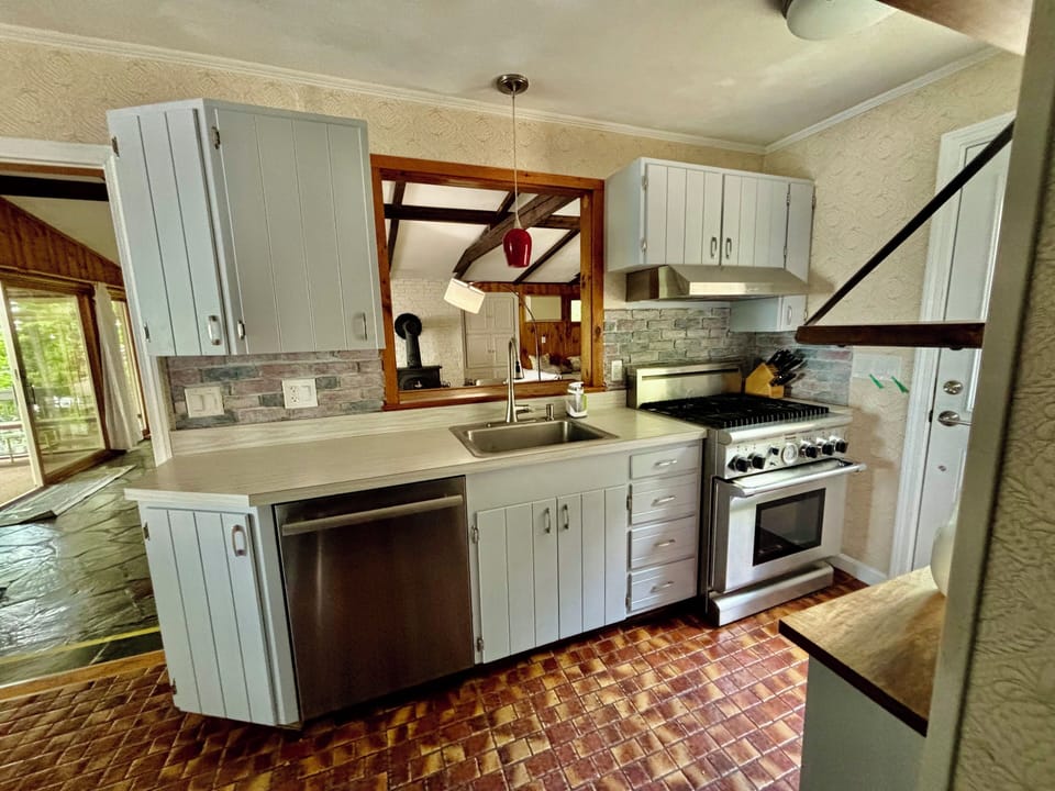 Kitchen (small but mighty!)