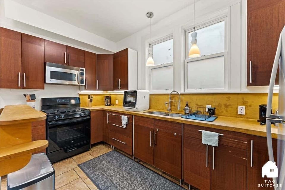 Another angle of the kitchen.