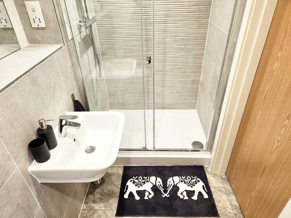 En-suite bathroom