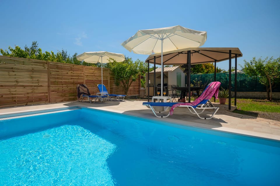 Private pool