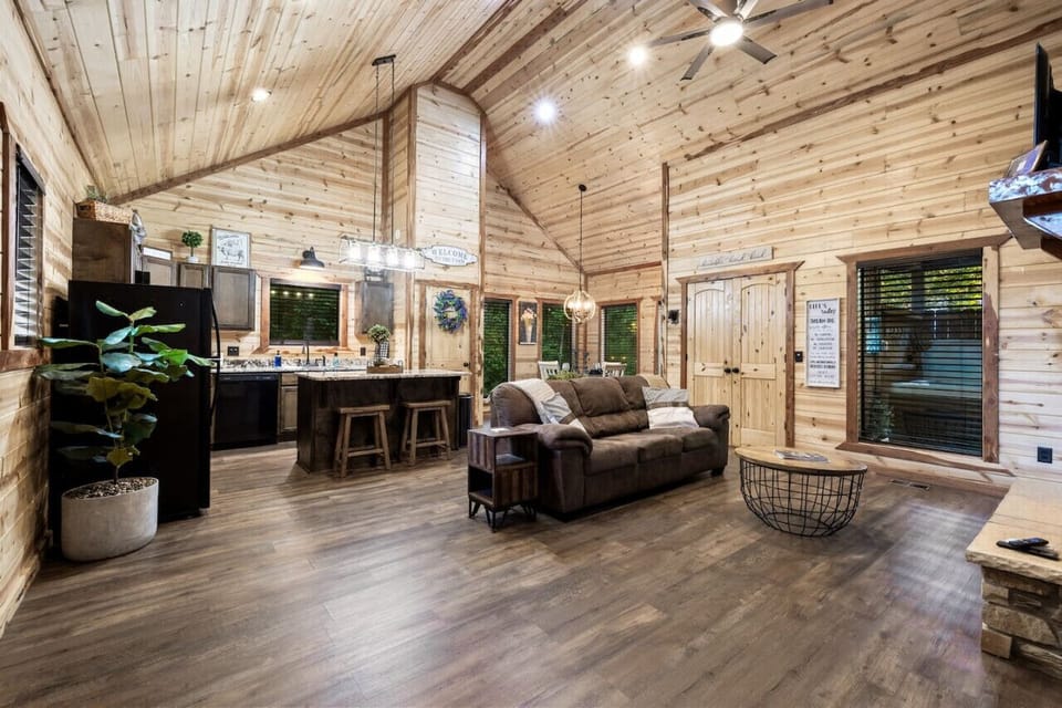 `This cabin was a great fit for our family of 4! Our kids loved the hot tub and the pull out couch. This cabin was a great place for our family to enjoy Broken Bow.` - Andrew & Brandy