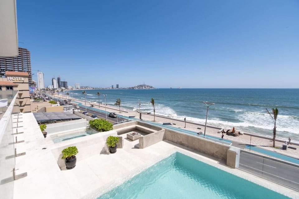piscina del complejo