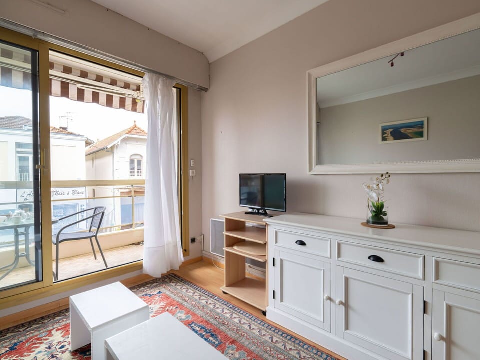 Furniture, Property, Cabinetry, Drawer, Wood, Interior Design, Window, Chest Of Drawers, Living Room, Architecture