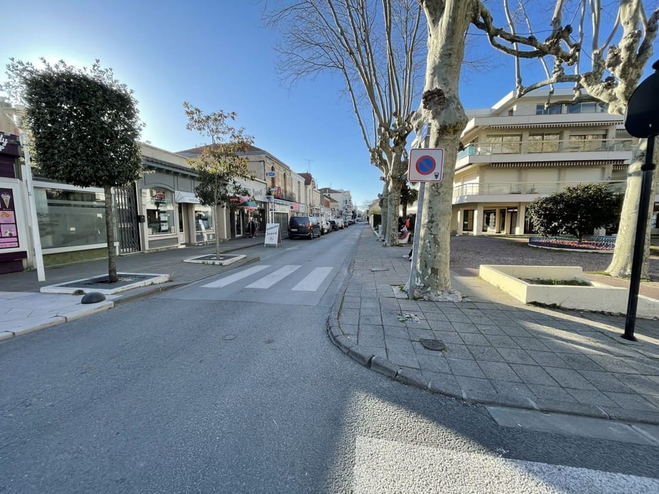 Sky, Building, Road Surface, Asphalt, Tree, Thoroughfare, Neighbourhood, Plant, Sidewalk, Residential Area