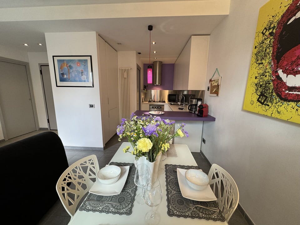 Table, Picture Frame, Furniture, Property, Flower, Decoration, Plant, Purple, Interior Design, Floor