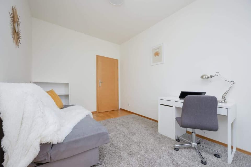 A quiet bedroom perfect for relaxing. 