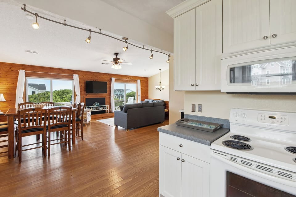 DU508: A Change In Attitude | Top Level Dining Area and Kitchen