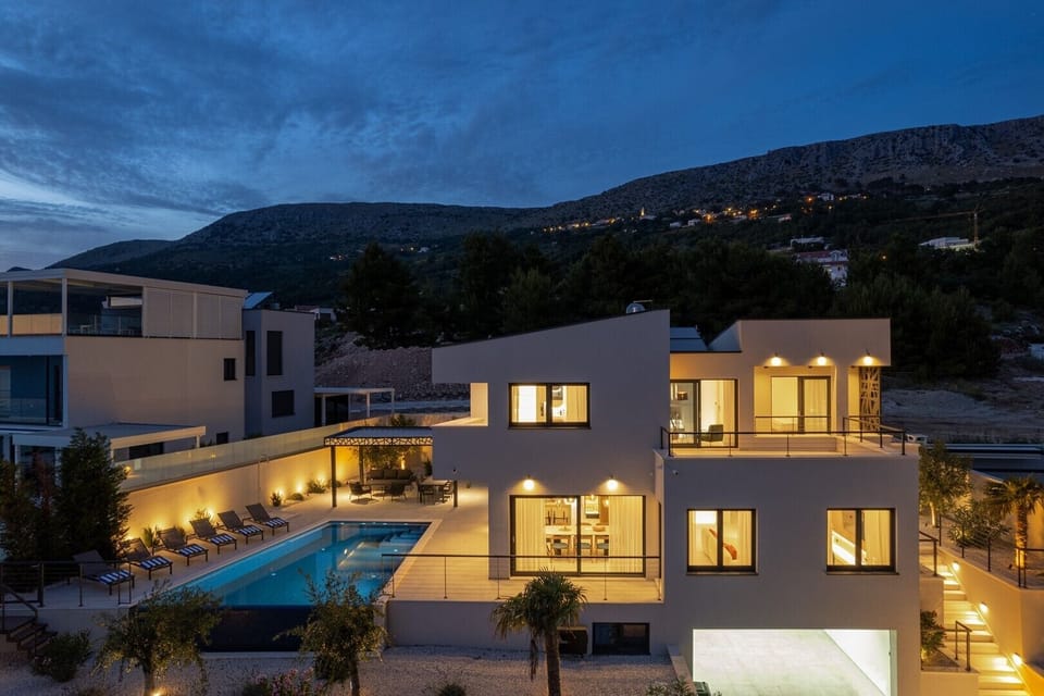  Villa Apolina 4-en-suite bedrooms, heated 36sqm pool, sea views, beach 1km