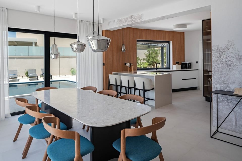 A cozy 300 square meter interior tucked away on a private 600 square meter fenced plot
