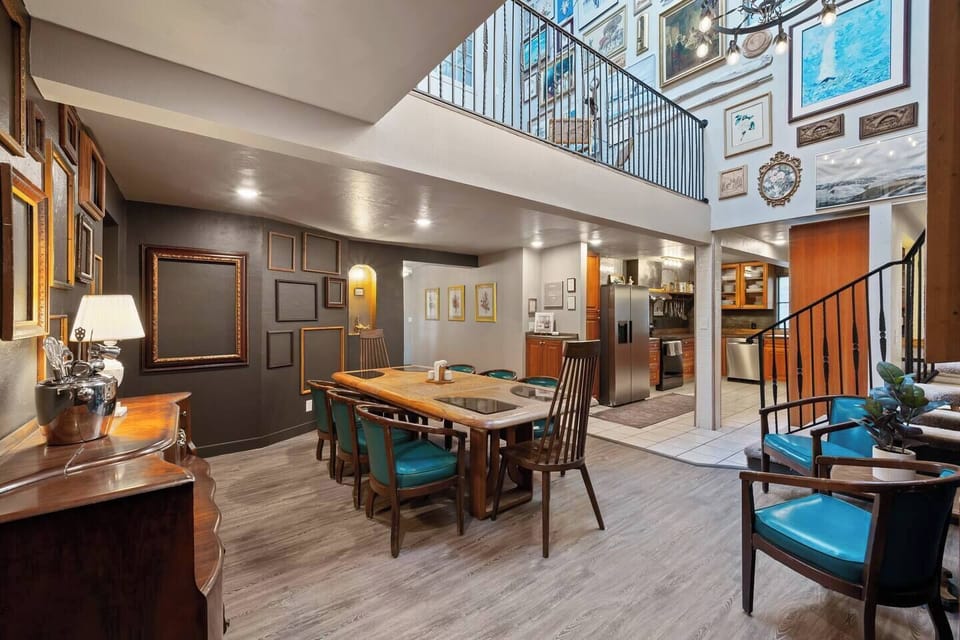 Large dining room seats 8 comfortably