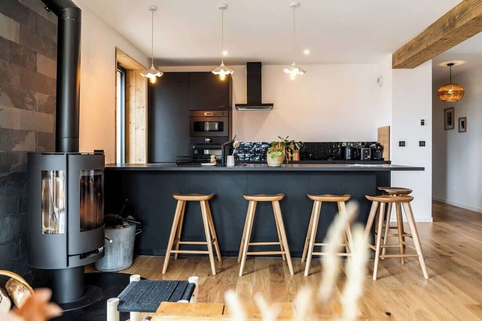 Coin cuisine  -  Gite REFUGE 6 personnes -  Station des Rousses

@lafermeplume