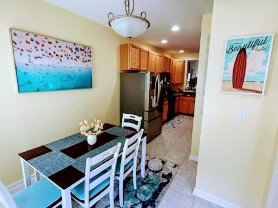 Kitchen dining area