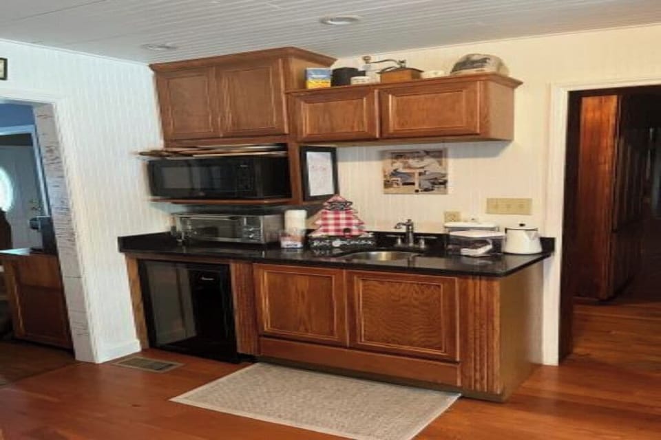 Kitchen microwave, second sink