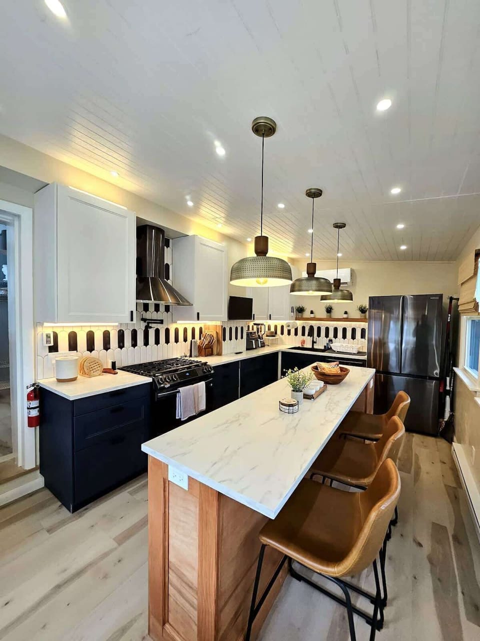 Huge 18 x10 kitchen 