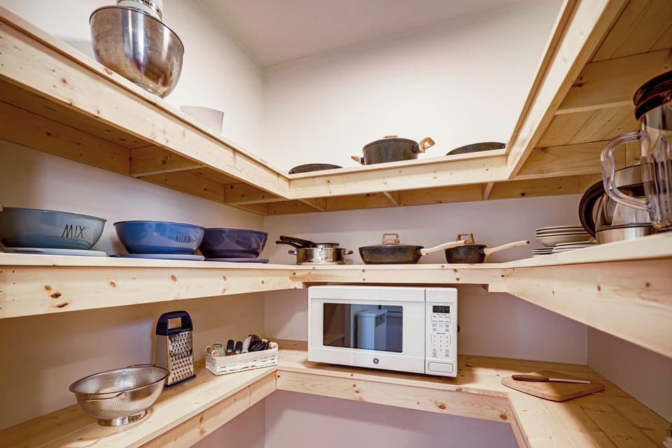 Walk-In Pantry | Microwave