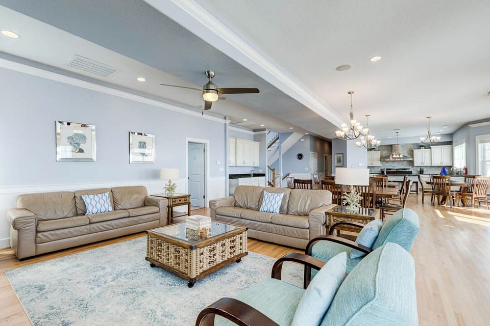Mid-Level Living Room with Deck Access